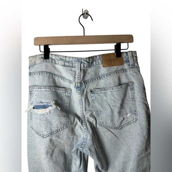 H&M Distressed Boyfriend Jeans Women’s Size 8 Low Waist Light Wash - Picture 7 of 9
